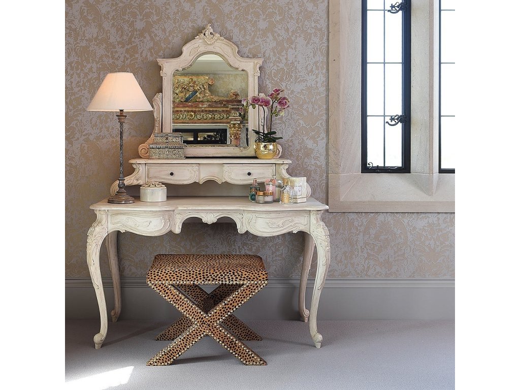 Masivní stylový nábytek